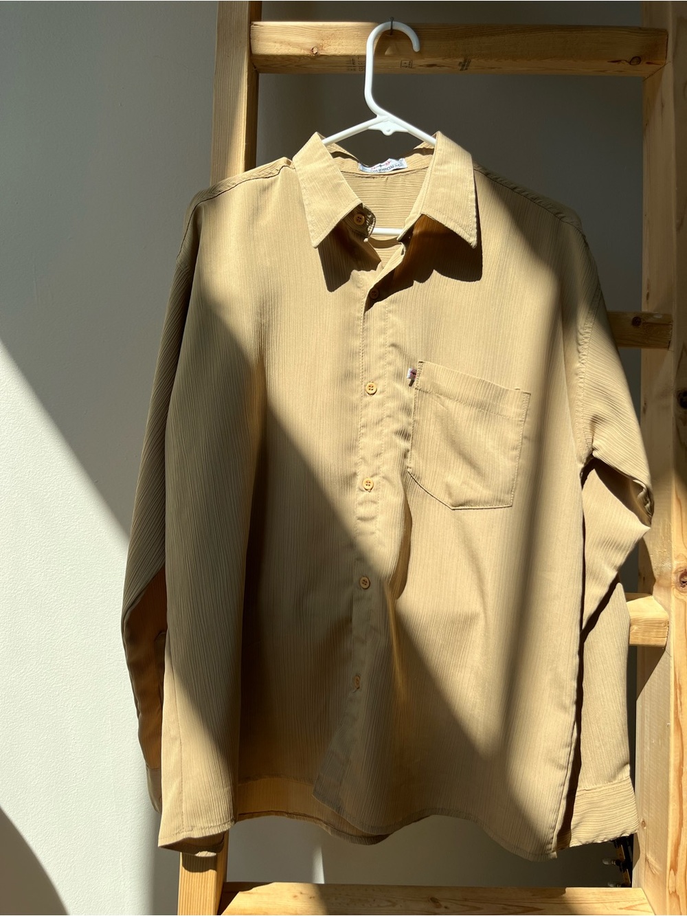 Men's Casual Tan Long-Sleeve Button-Down Shirt with Chest Pocket
